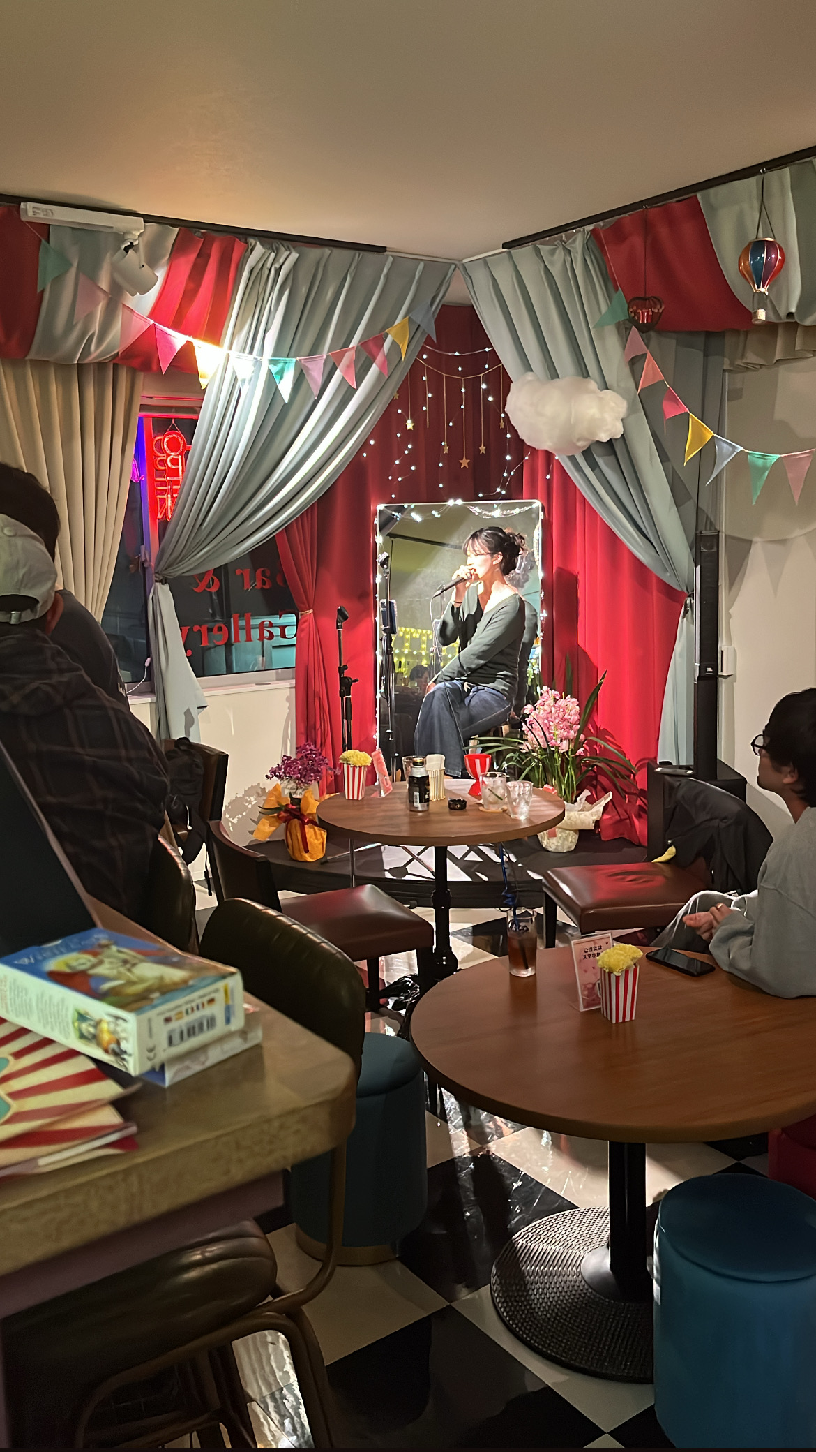 ライブ演奏を楽しむ夜